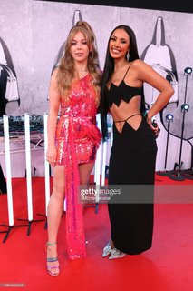 Becky Hill feet photo thumbnail