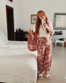 Becky Hill feet photo thumbnail