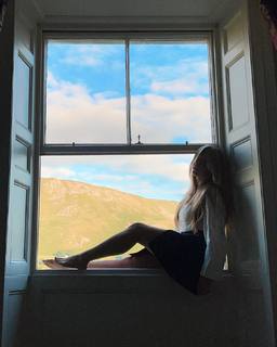 Becky Hill feet photo thumbnail