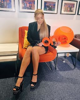 Becky Hill feet photo thumbnail