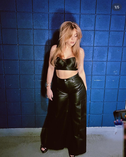 Becky Hill feet photo thumbnail