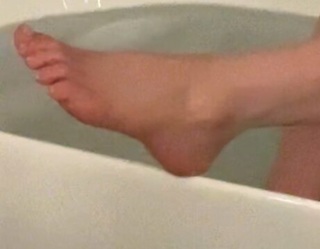 Bee HeyIm feet photo 3
