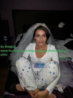 Begüm Birgören feet photo 1