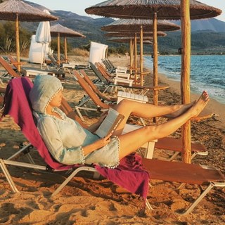 Begüm Kütük feet photo 9