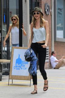 Behati Prinsloo feet photo thumbnail