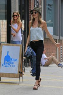 Behati Prinsloo feet photo thumbnail