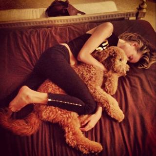 Behati Prinsloo feet photo thumbnail