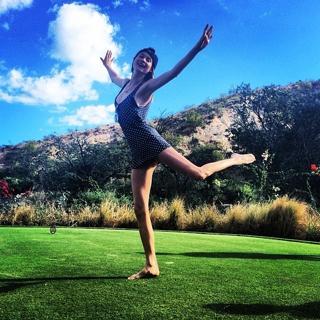 Behati Prinsloo feet photo thumbnail