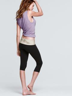 Behati Prinsloo feet photo thumbnail
