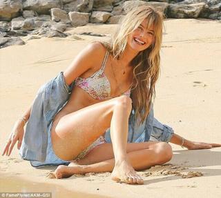 Behati Prinsloo feet photo thumbnail