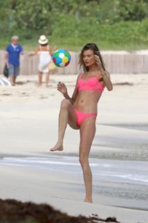 Behati Prinsloo feet photo thumbnail