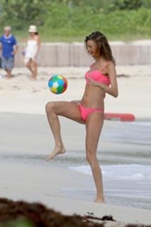 Behati Prinsloo feet photo thumbnail
