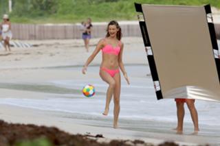 Behati Prinsloo feet photo thumbnail