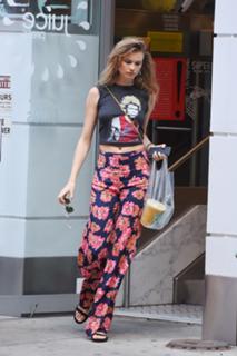 Behati Prinsloo feet photo thumbnail
