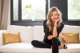 Behati Prinsloo feet photo thumbnail