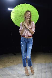 Behati Prinsloo feet photo thumbnail