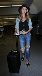 Behati Prinsloo feet photo thumbnail