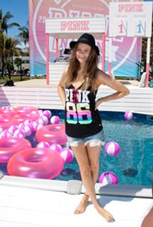 Behati Prinsloo feet photo thumbnail