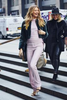 Behati Prinsloo feet photo thumbnail