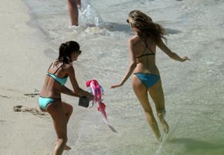 Behati Prinsloo feet photo thumbnail