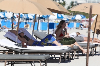 Behati Prinsloo feet photo thumbnail