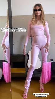 Behati Prinsloo feet photo thumbnail