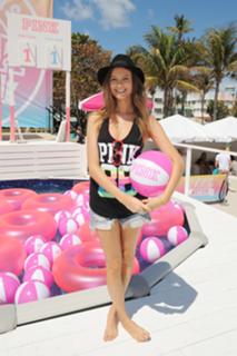 Behati Prinsloo feet photo thumbnail