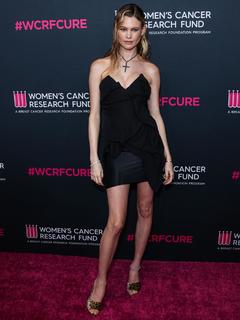 Behati Prinsloo feet photo thumbnail