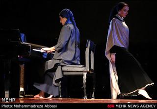 Behnoosh Tabatabaei feet photo 3