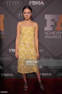 Bel Powley feet photo thumbnail