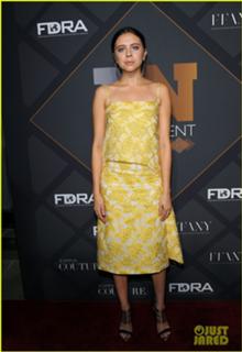 Bel Powley feet photo thumbnail
