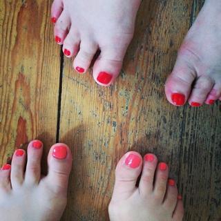Bel Powley feet photo thumbnail