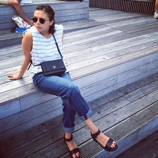 Bel Powley feet photo thumbnail