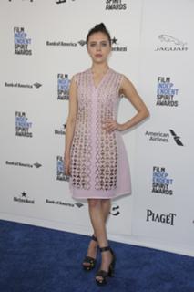 Bel Powley feet photo thumbnail