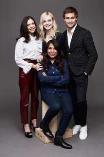Bel Powley feet photo thumbnail