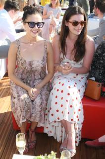 Bel Powley feet photo thumbnail