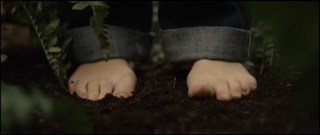 Bel Powley feet photo thumbnail