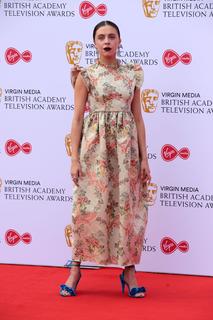 Bel Powley feet photo thumbnail