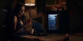 Bel Powley feet photo thumbnail