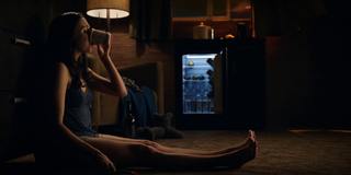 Bel Powley feet photo thumbnail