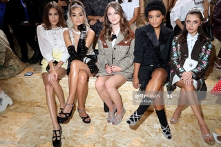 Bel Powley feet photo thumbnail