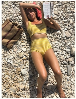 Bel Powley feet photo thumbnail