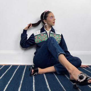 Bel Powley feet photo thumbnail