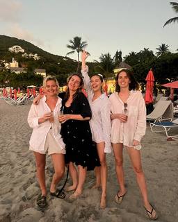 Bel Powley feet photo thumbnail