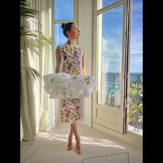 Bel Powley feet photo thumbnail