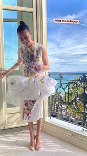 Bel Powley feet photo thumbnail