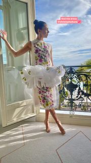 Bel Powley feet photo thumbnail