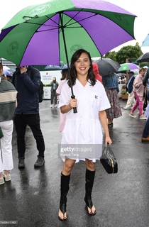 Bel Powley feet photo thumbnail
