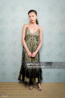 Bel Powley feet photo thumbnail