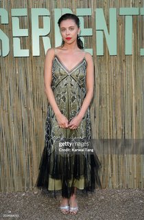 Bel Powley feet photo thumbnail